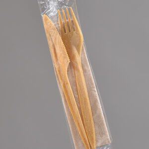 Zestaw sztućców widelec +nóż + serwetka WPC w folijce